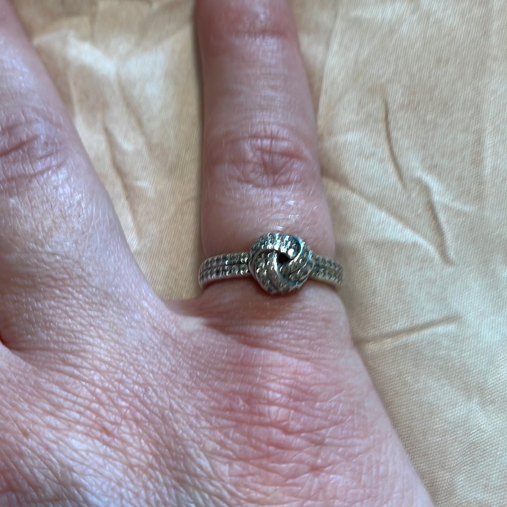 Pandora shimmering knot ring silver